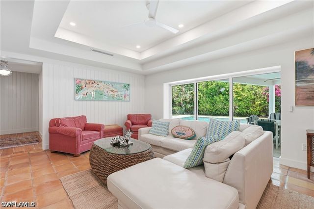 506 Pine Grove LN, Naples, FL 34103