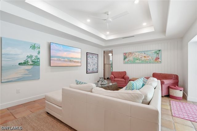 506 Pine Grove LN, Naples, FL 34103
