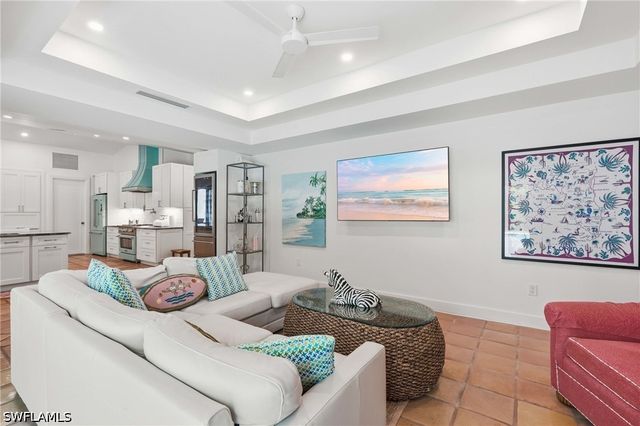 506 Pine Grove LN, Naples, FL 34103