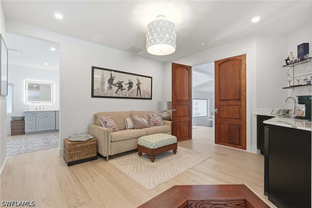506 Pine Grove LN, Naples, FL 34103