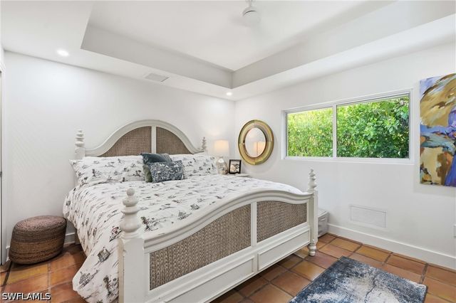 506 Pine Grove LN, Naples, FL 34103