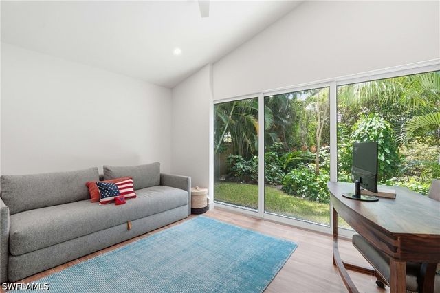 506 Pine Grove LN, Naples, FL 34103