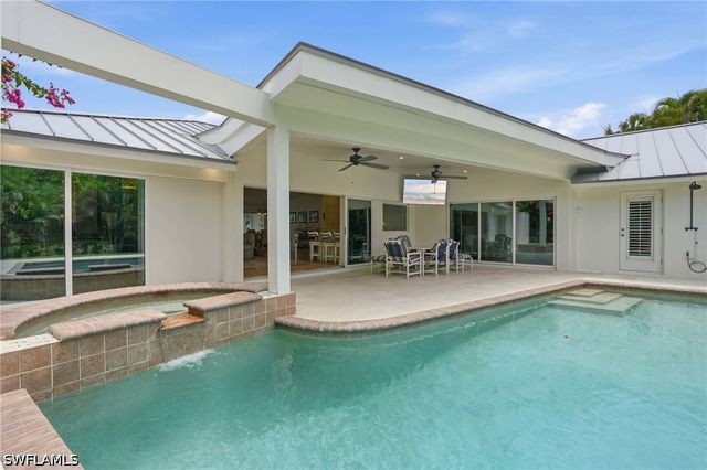 506 Pine Grove LN, Naples, FL 34103