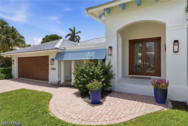 506 Pine Grove LN, Naples, FL 34103
