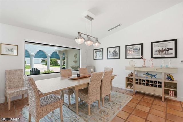 506 Pine Grove LN, Naples, FL 34103