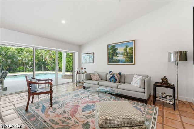 506 Pine Grove LN, Naples, FL 34103