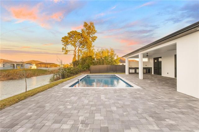 1105 SW 1st TER, Cape Coral, FL 33991