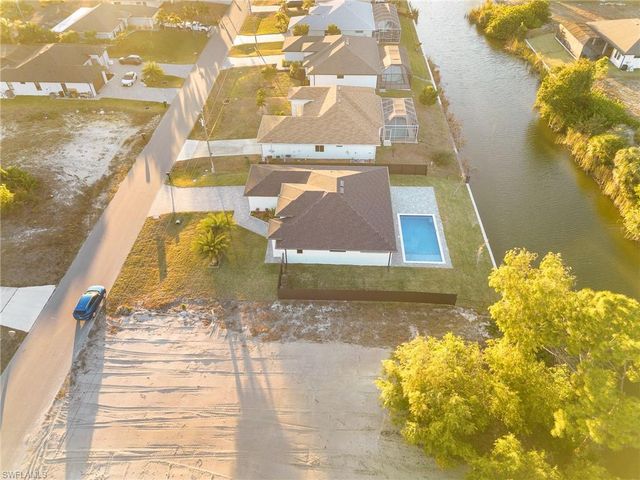 1105 SW 1st TER, Cape Coral, FL 33991