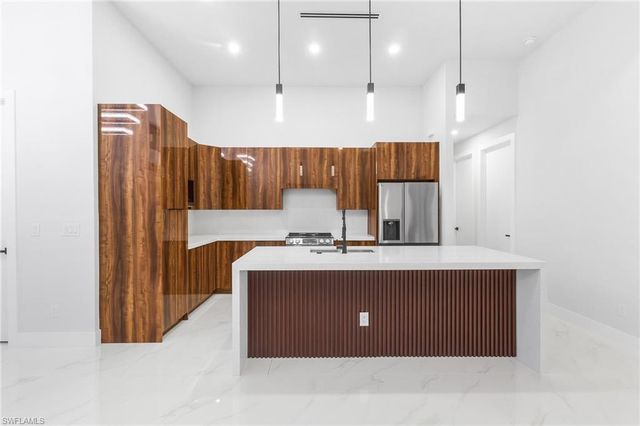 1105 SW 1st TER, Cape Coral, FL 33991