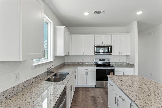 8369 HAMRICK CIRCLE, San Antonio, TX 78252