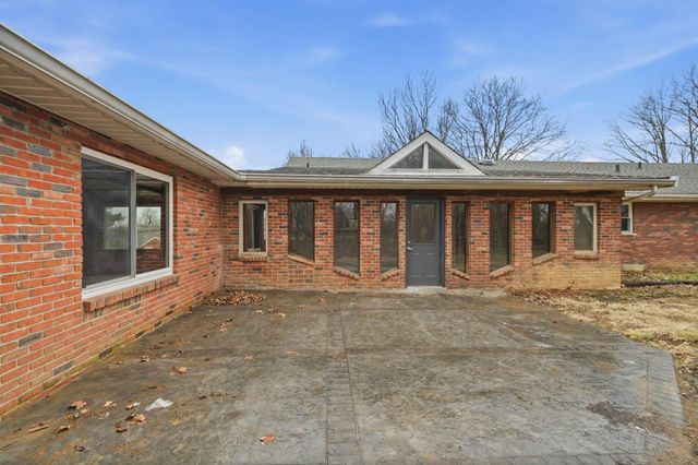 2121 Highwater Road, Villa Hills, KY 41017