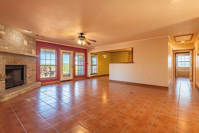 123 Sam Houston Dr, Kerrville, TX 78028