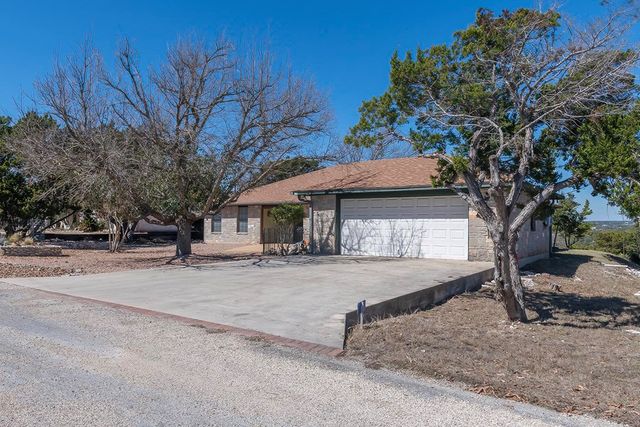 123 Sam Houston Dr, Kerrville, TX 78028
