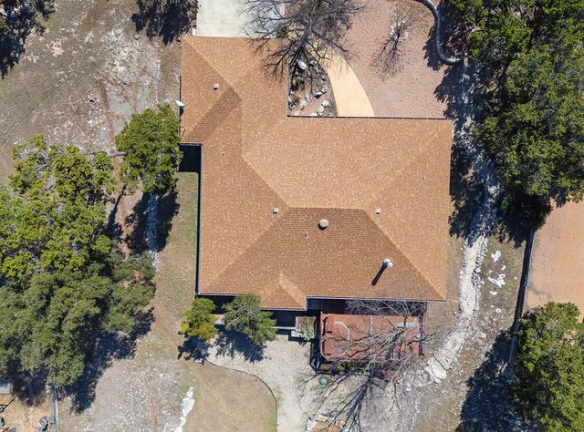 123 Sam Houston Dr, Kerrville, TX 78028