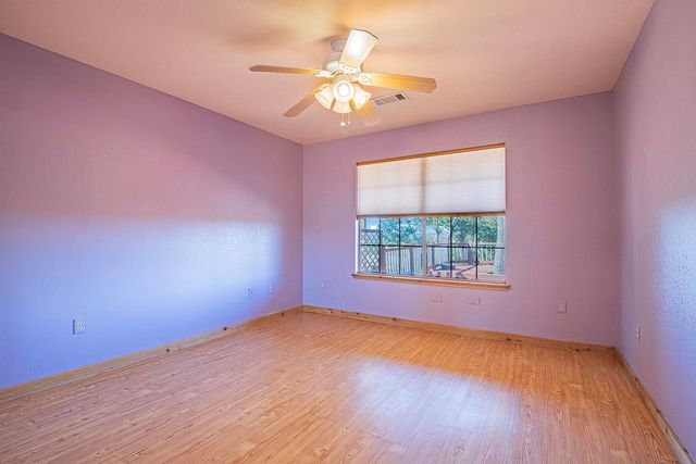 123 Sam Houston Dr, Kerrville, TX 78028