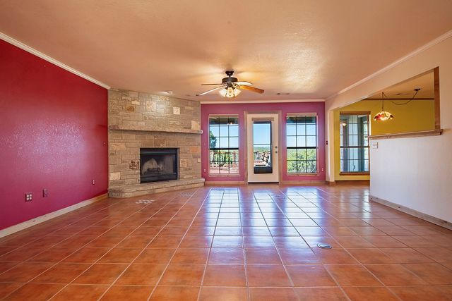 123 Sam Houston Dr, Kerrville, TX 78028