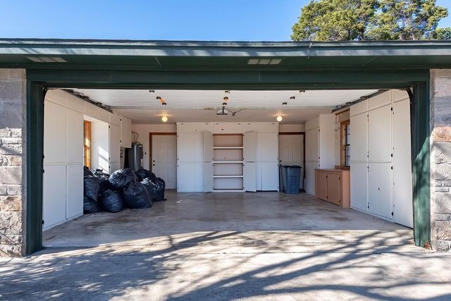 123 Sam Houston Dr, Kerrville, TX 78028