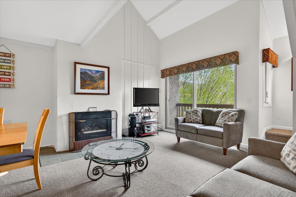 695 E Mountain Rd Unit E-7, Killington, VT 05751