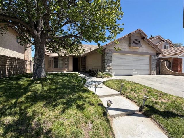 25420 Sheffield Ln, Saugus, CA 91350
