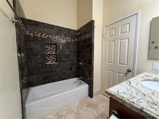 25420 Sheffield Ln, Saugus, CA 91350