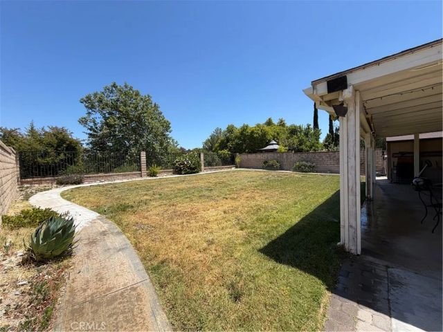 25420 Sheffield Ln, Saugus, CA 91350