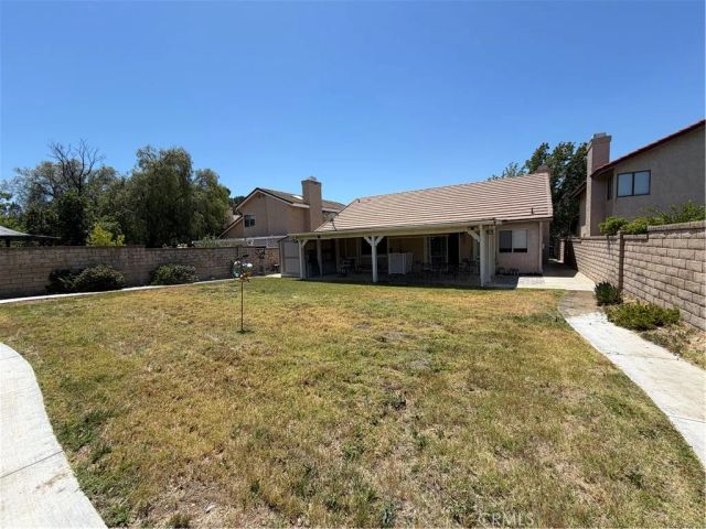 25420 Sheffield Ln, Saugus, CA 91350