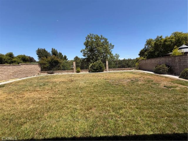25420 Sheffield Ln, Saugus, CA 91350