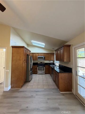 25420 Sheffield Ln, Saugus, CA 91350