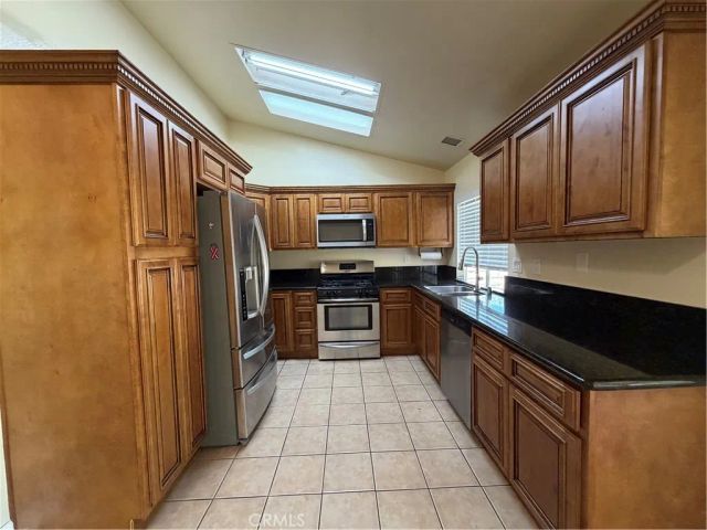 25420 Sheffield Ln, Saugus, CA 91350