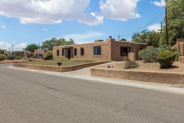 815 Rio Vista Circle SW, Albuquerque, NM 87105