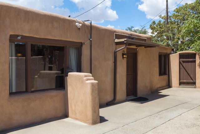 815 Rio Vista Circle SW, Albuquerque, NM 87105