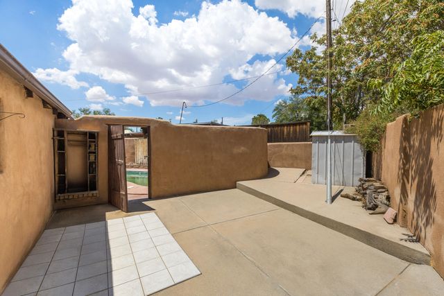 815 Rio Vista Circle SW, Albuquerque, NM 87105
