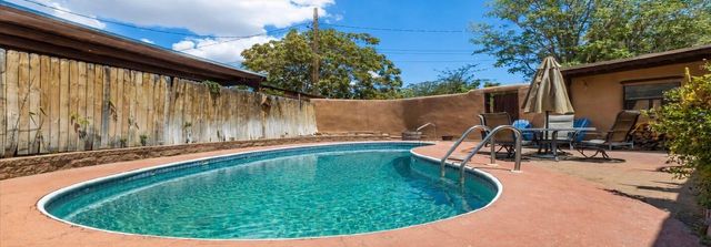 815 Rio Vista Circle SW, Albuquerque, NM 87105