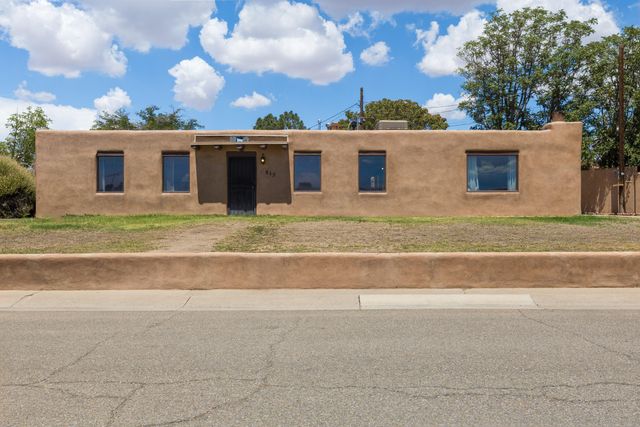 815 Rio Vista Circle SW, Albuquerque, NM 87105