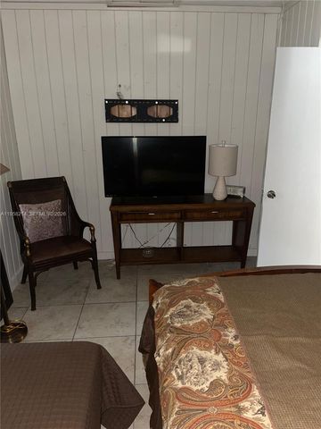 6510 Park Street, Hollywood, FL 33024