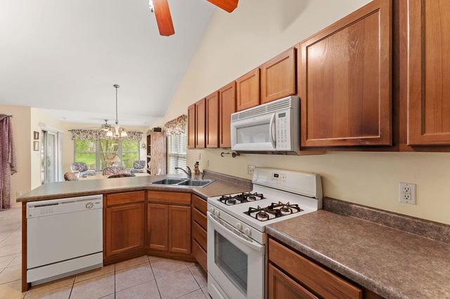 1138 Cherrywood Lane, Schererville, IN 46375