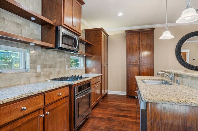 1906 Malone Cliff View, Dallas, TX 75208