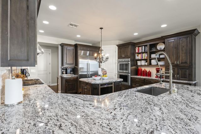 8416 W Sands Court W, Peoria, AZ 85383