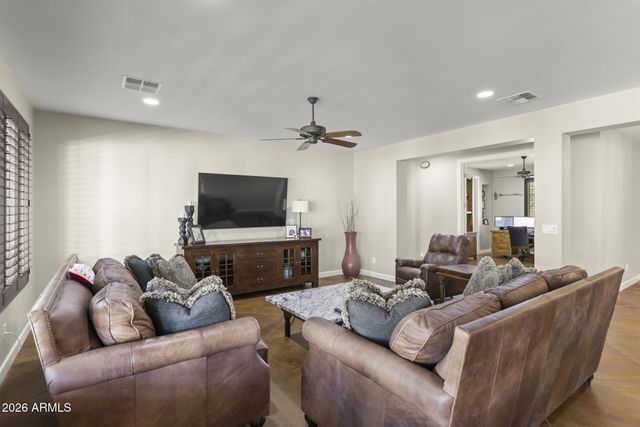 8416 W Sands Court W, Peoria, AZ 85383