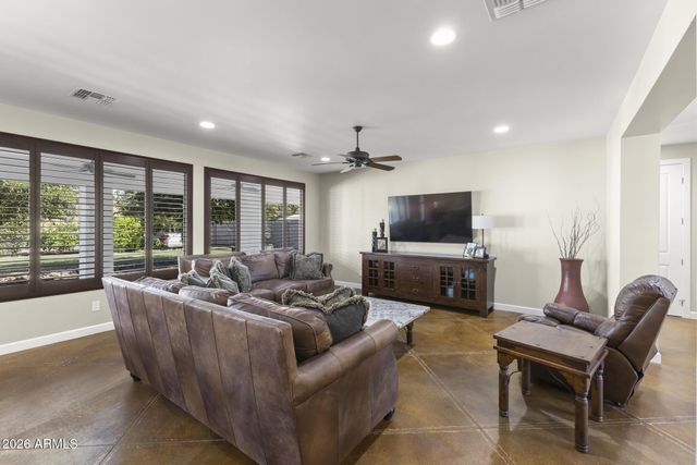 8416 W Sands Court W, Peoria, AZ 85383
