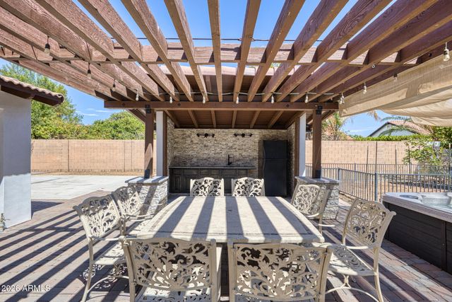 8416 W Sands Court W, Peoria, AZ 85383