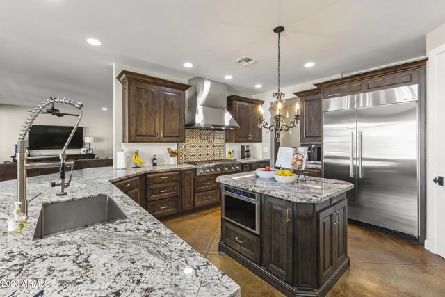 8416 W Sands Court W, Peoria, AZ 85383