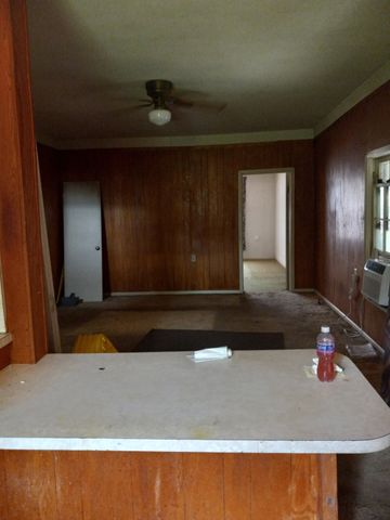 108 W Stroud Street, Frost, TX 76641