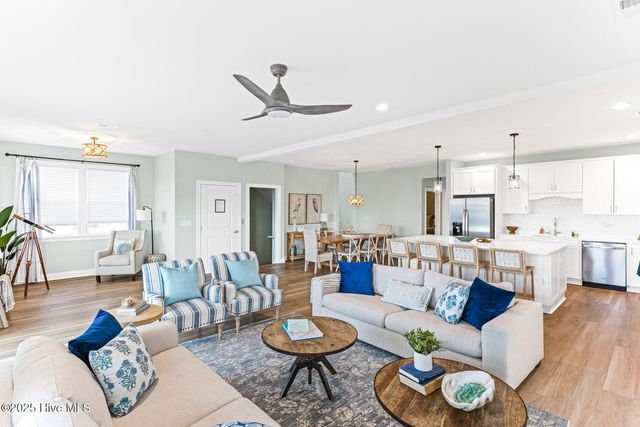 822 S Topsail Drive B, Surf City, NC 28445