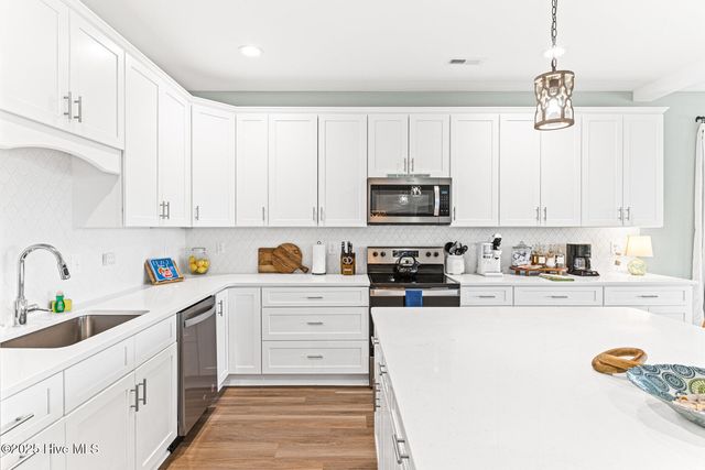 822 S Topsail Drive B, Surf City, NC 28445