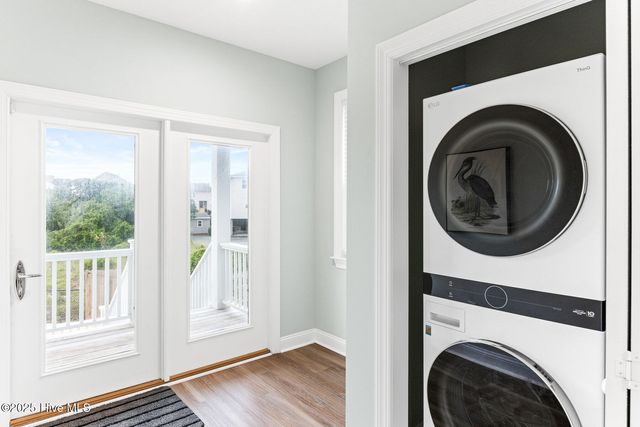 822 S Topsail Drive B, Surf City, NC 28445