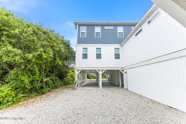 822 S Topsail Drive B, Surf City, NC 28445