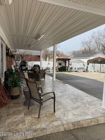 5505 Bruce Ave, Louisville, KY 40214