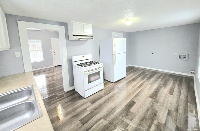 118 Fuente, San Antonio, TX 78210