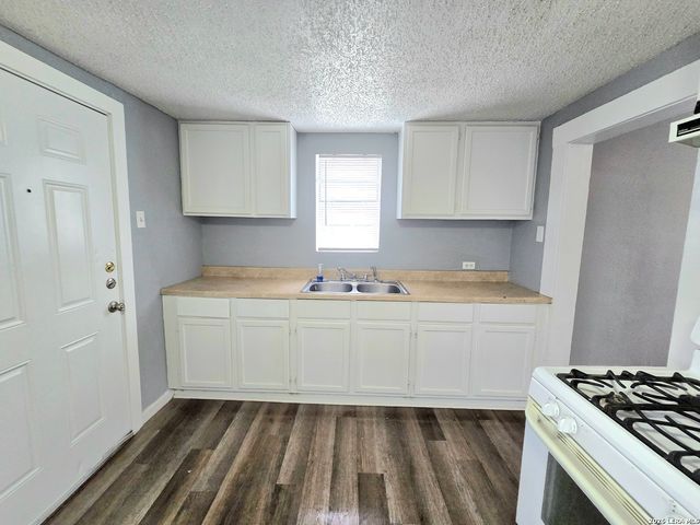 118 Fuente, San Antonio, TX 78210